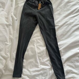 NWT SKIMS Leggings